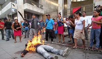 Apagan fuego afectó la Lotería Nacional; solo afectó una computadora, dos escritorios y un archivo