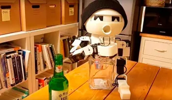 ¿Solo en casa estas vacaciones? Le rescatará el primer robot compañero de copas (VIDEO)