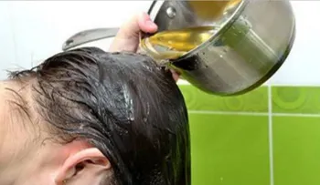 Ella puso esto en su cabeza, su cabello creció sin parar y olvido la calvicie por completo!!!