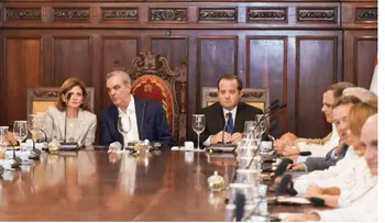 Presidente y vicepresidenta encabezan Consejo de Ministros y Directores sobre la ética