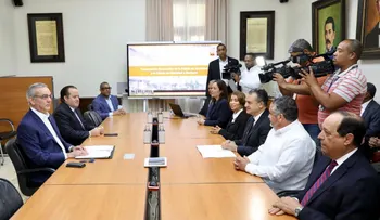 Pleno JCE presenta Proyecto de la nueva cédula al presidente Luis Abinader