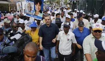 Abinader dice que Danilo se burla del país al asumir repostulación en medio de protestas sociales