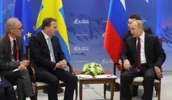  Putin "reprende" al intérprete...y le dice que "es simplemente un bandido"