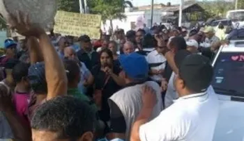 Choferes de Santiago vuelven a paralizar sus unidades  