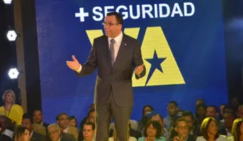 Navarro propone un Pacto Nacional para "construir el país que soñamos", renuncia de Educación