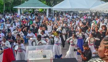 Ministerios Lumbrera Mayor reúne a miles de personas en la quinta Caminata Cristiano-Patriótica por el Día Nacional de la Biblia
