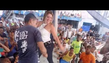 Investigan directora de prisión por hacer twerking a reos ¡ARRECHA!  (VIDEO)