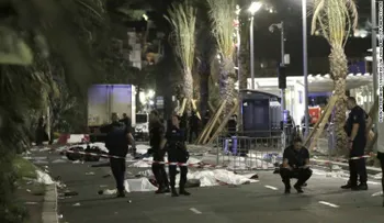 Ataque al "símbolo de la libertad" de Francia deja decenas de muertos