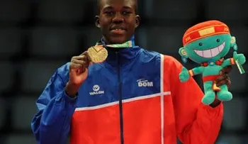 Ministro de Deportes regala vivienda a medallista de bronce Luisito Pie