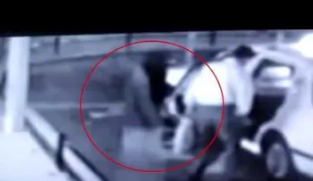 El "espíritu" de una mujer se sube con un hombre en un taxi (VIDEO)