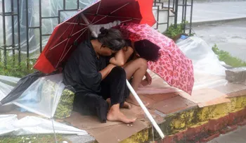 El supertifón Koppu descarga feroces vientos y lluvias en el norte de Filipinas