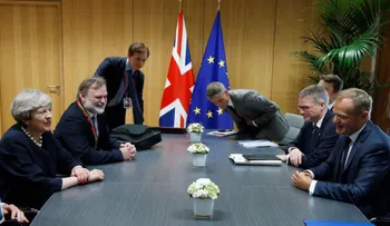 La oferta de Theresa May en el brexit: ciudadanos europeos podrán quedarse en Reino Unido