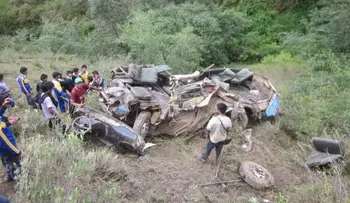 25 peruanos muertos tras caída autobús en abismo; 44 heridos