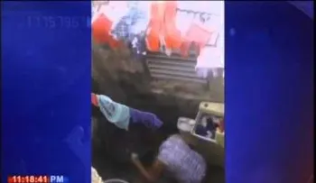 Mujer golpea brutalmente a su nieta en el barrio 24 de Abril (VIDEO)