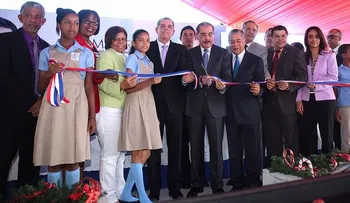 Danilo Medina entrega 3 escuelas en Los Girasoles y La Ceiba 