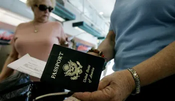 Parlamento Europeo pide imponer visas para estadounidenses que vayan a Europa