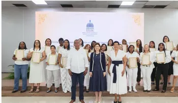 Raquel Peña honra a mujeres de DASAC