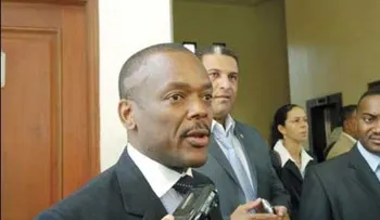 Alcalde de Boca Chica paraliza construcciones de bombas de combustible