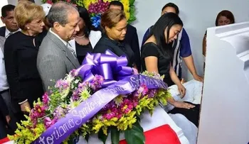 Sepultan a Santos: Su hijo sigue grave
