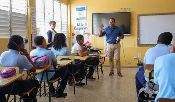 Ministro de Educación admite aulas con diez estudiantes por falta de planificación