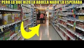 Anciana le dio una gran lección a una cajera burlona 