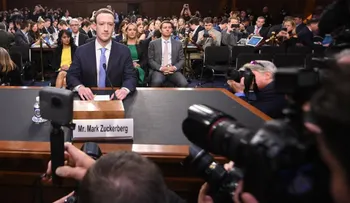 Así es como el analfabetismo tecnológico del Senado salvó a Mark Zuckerberg