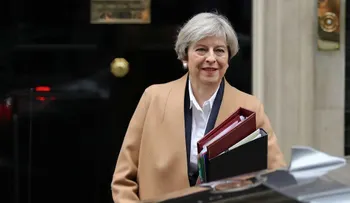 Amenaza vergonzosa: críticas a May por condicionar la seguridad a un acuerdo del brexit