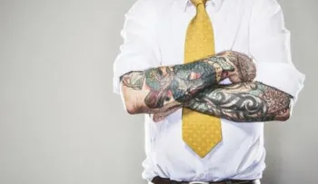 ¿Puede un tatuaje hacernos mal a la vista?