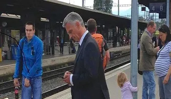 El Presidente de Suiza va al trabajo en tren