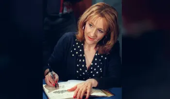 J.K. Rowling ayuda a una fanática con una frase de su puño y letra