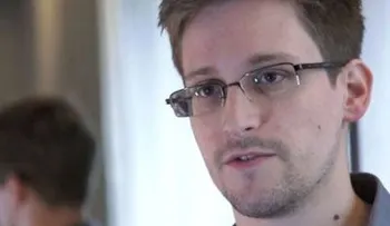 Autorizan a Snowden salir del aeropuerto de Moscú