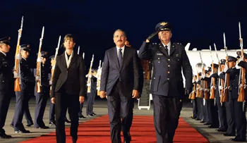 Danilo Medina ya está en Colombia para toma de posesión del presidente Santos