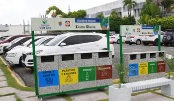 UCNE entrega estaciones de reciclaje a Listín Diario para fomentar la educación ambiental