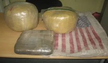 Dican decomisa 57 paquetes de droga minibús de transporte público