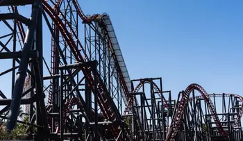 Six Flags cerrará permanentemente la montaña rusa X2 tras investigación de CNN sobre lesiones y muertes