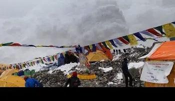 Alpinistas graban avalancha en el Everest tras terremoto en Nepal (VIDEO)