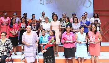 Primera Dama reconoce a madres y ciudadanas ejemplares del Cibao