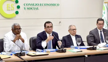 Ministro Andrés Navarro firma acuerdo para proceso de concertación nueva Ley de Educación