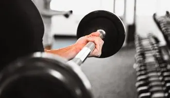 Levantar pesas en exceso puede causar insuficiencia renal
