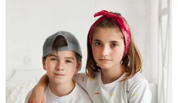 Cuidar hermanos fomenta empatía y madurez