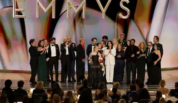 "Widow's Bay" arrasa en los Emmy 2026 con 14 premios y se lleva la mejor comedia