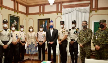 Presidente Abinader recibe rescatistas del teleférico y define su acción como heroica