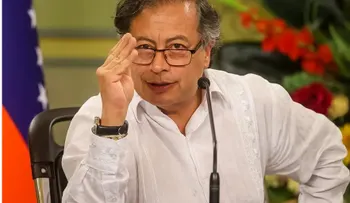 Petro ve como "una derrota de Colombia" muerte del opositor Miguel Uribe Turbay tras el atentado
