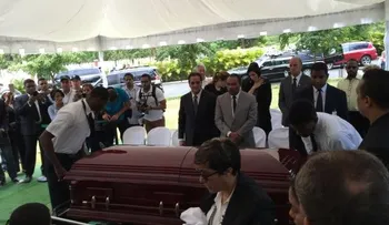 Sepultan los restos del exrector Mateo Aquino Febrillet