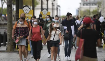 Las partículas de los virus se pueden propagar por el aire a través del polvo