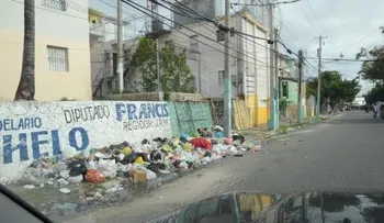 Poco flujo vehicular y mucha basura en Santo Domingo tras Nochebuena