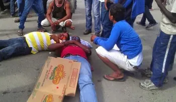 Comerciantes se acuestan frente a Aduana fronteriza