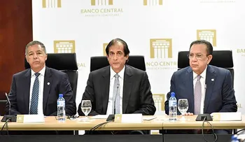 El Banco Central y ministros de la Presidencia y Hacienda analizaron con ejecutivos bancarios desempeño del encaje legal