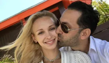 Un banquero estadounidense rompió con su novia y desató una inesperada venganza