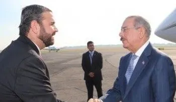 Danilo llega a El Salvador; dice se integrará de inmediato a los trabajos